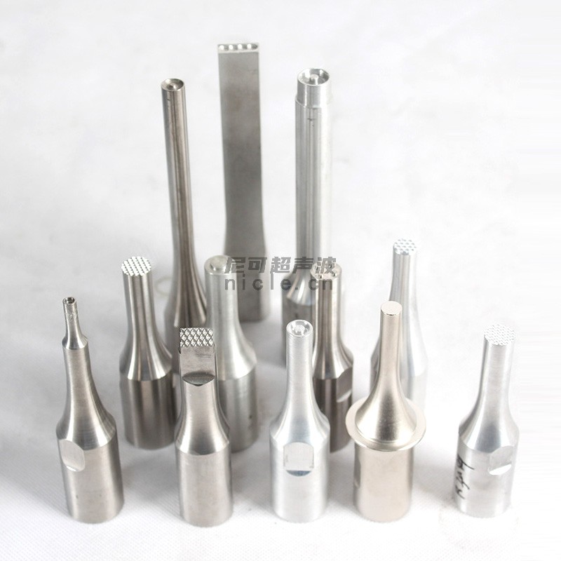 Ultrasonic welding head